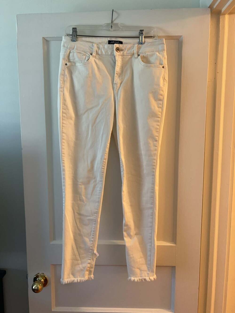 Charlie B White Raw Hem Skinny Jeans Size 10